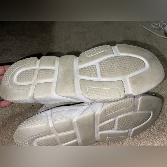 Sneakers - Picture 4 of 6